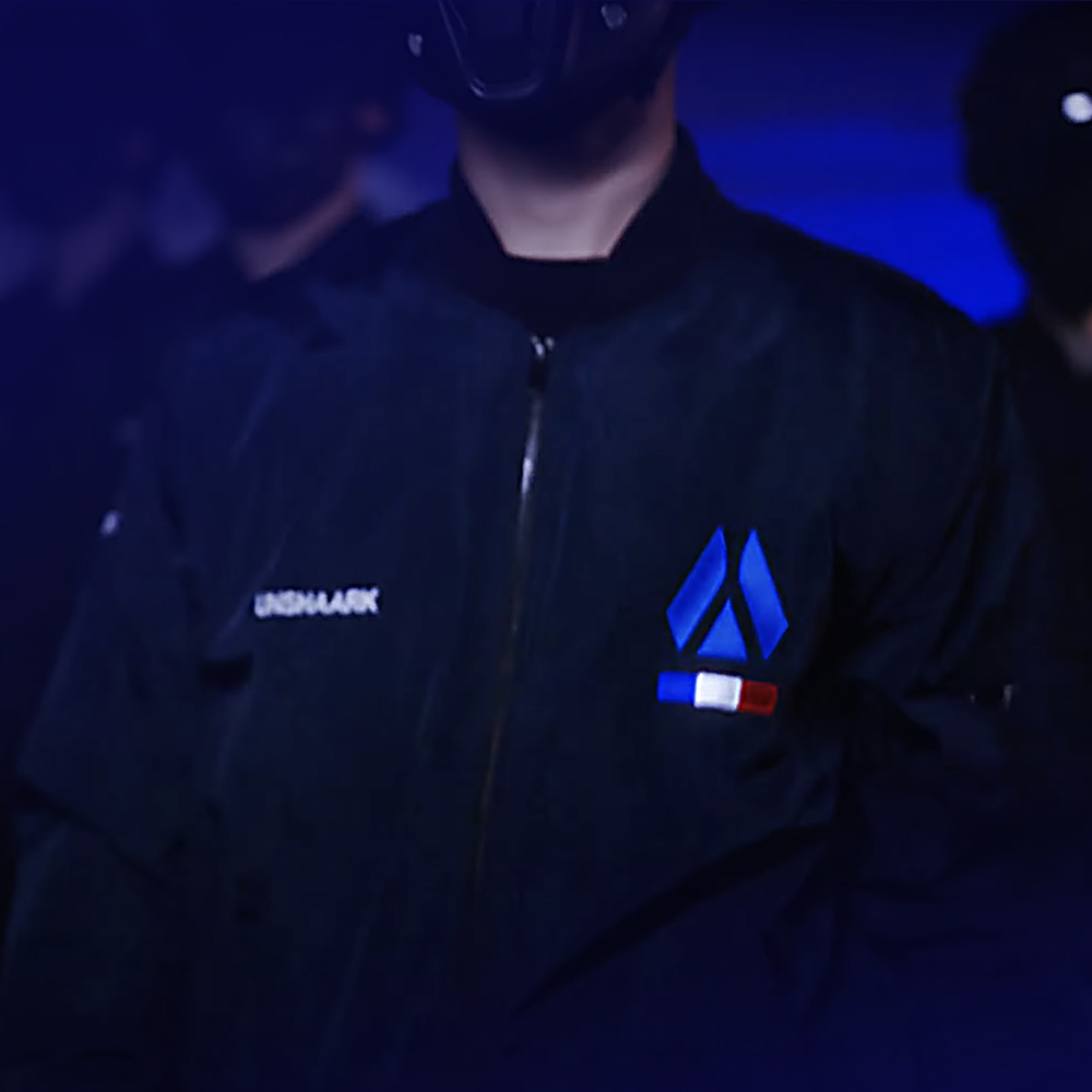 Identité de marque de Atrivm. Mockup broderie